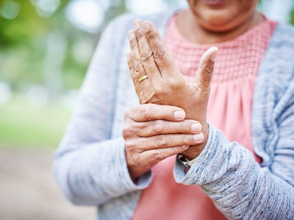 methylsulfonylmethane woman holding hand with arthritis pain